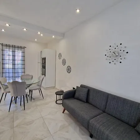 La Maddalena Holiday Home *